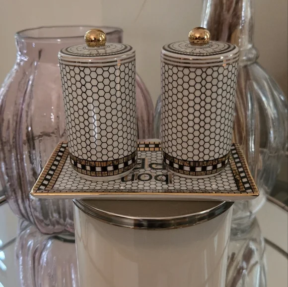 NWT Salt & Pepper Shaker Set - Picture 2 of 7